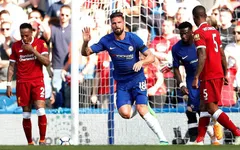 Giúp Chelsea đánh bại Liverpool, Giroud lập kỷ lục mang thương hiệu "Đầu vàng"