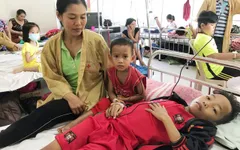 Mẹ xót xa trước cảnh 2 con cùng mắc bệnh tan máu bẩm sinh