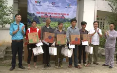 Hỗ trợ đồng bào nghèo tỉnh Bắc Kạn sau thiên tai, mưa đá