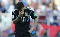 Bất lực trước Iceland, Messi buồn như thể mất cúp vô địch FIFA World Cup™ 2018