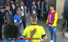 FIFA World Cup™ 2018: Neymar đợi trong đường hầm, quyết "ăn thua đủ" với trọng tài