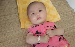Nghẹn ngào bé gái bị bỏ rơi mang nhiều bệnh tật