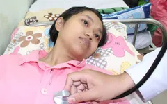 Không đủ tiền mổ tim, người mẹ trẻ sắp lìa xa con thơ