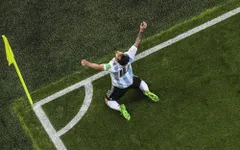 Messi nói gì sau khi Argentina vượt qua "cửa tử"?