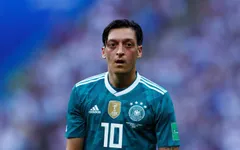FIFA World Cup™ 2018: HLV Joachim Low "chỉ thẳng mặt" tội đồ Ozil sau thất bại lịch sử của ĐT Đức