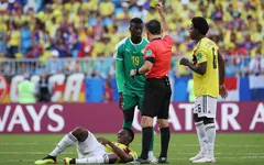 Segenal bị loại do nhiều thẻ vàng hơn, chỉ số fair-play bị gọi là "trò hề"