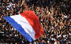 ĐT Pháp mang cúp vàng trở về Paris trước sự chào đón của 500.000 người hâm mộ