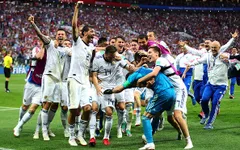 FIFA World Cup™ 2018: Cựu sao TBN gây sốt với hành động "không thể tin được" trên sóng truyền hình