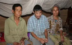 Khốn cùng cảnh cả gia đình sống nhờ tiền trợ cấp tàn tật của con