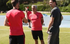Ibrahimovic bóng gió về "bom tấn", fan Man Utd khấp khởi mừng thầm