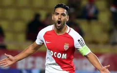 Được dựng tượng ở quê nhà, Falcao vẫn "khóc dở, mếu dở"
