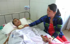 Con trai bị chấn thương sọ não, vợ chồng nghèo khánh kiệt