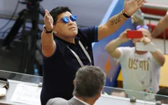 Maradona hứa ra tay "cứu rỗi" Argentina miễn phí sau thất bại ở FIFA World Cup™ 2018