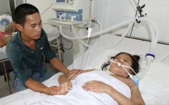 Thương bé 7 tháng tuổi khát sữa khi mẹ thoi thóp trên giường bệnh chờ chết