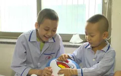 Xót xa cô bé nghèo cùng hơn 70% tế bào ung thư trong người