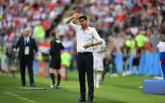 Fernando Hierro chính thức "bỏ rơi" tuyển Tây Ban Nha