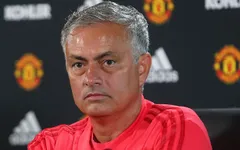 Được phép phá kỷ lục chuyển nhượng, HLV Mourinho tức điên vì hụt trung vệ thép