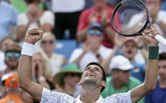 Đánh bại Federer, Novak Djokovic đi vào lịch sử với "Golden Masters"