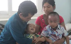 Nhói lòng nhìn 2 cháu nhỏ vùng cao bị lở loét hết da đầu