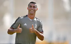 C.Ronaldo đầy hứng khởi trong buổi tập đầu tiên cùng Juventus