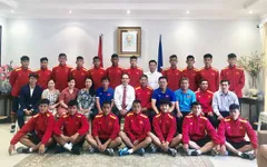 ĐT U19 Việt Nam thăm Đại sứ quán Việt Nam tại Qatar
