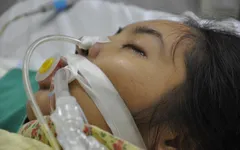 Mẹ không vay được tiền, nữ sinh 20 tuổi trường Y có nguy cơ mất mạng