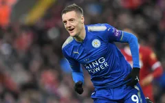 Hài hước: Đang thua nặng, sao Leicester City vẫn buộc phải rời sân vì "tiếng gọi tự nhiên"