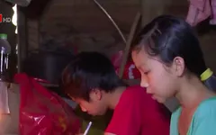Cặp lá yêu thương: Đổi cả đời mẹ cho bước đường con đi