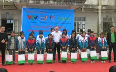 Trao tặng gần 300 phần quà cho học sinh dân tộc Dao