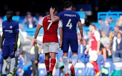Sanchez "tỏ tình" với Fabregas