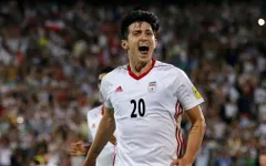 VIDEO: Sardar Azmoun đánh đầu cận thành mở tỉ số ở phút 38