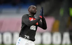 Chấp nhận phá kỷ lục chuyển nhượng thế giới, Man Utd vẫn nhận cái kết đắng lòng