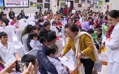 Thăm và tặng quà Tết cho bệnh nhân ung thư
