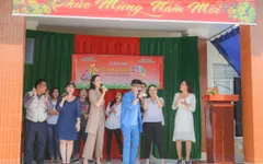 Trịnh Kim Chi, Long Nhật và dàn nghệ sĩ trao quà Tết cho bà con nghèo nhân dịp Tết Kỷ Hợi