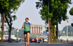 Chạy bộ và tham gia thi ảnh để "nâng bước em đến trường"
