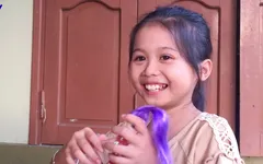 "Con cũng từng có cuộc sống hạnh phúc, có cha, có mẹ và không có bệnh ..."