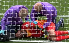 Thủ thành Lloris dính chấn thương kinh hoàng