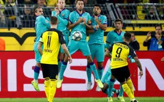Barcelona tiếp tục gồng mình trong cuộc chiến ở “bảng tử thần”