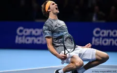 ATP Finals 2019: Đánh bại Daniil Medvedev, Alexander Zverev giành quyền vào bán kết