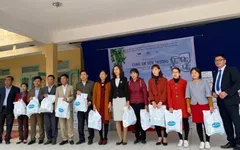 Quỹ Tấm lòng Việt trao quà tri ân ngày nhà giáo Việt Nam
