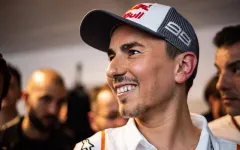 Jorge Lorenzo sẽ trở lại với thể thao tốc độ trong năm 2020