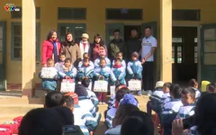 Giáng sinh ấm áp đến với học sinh nghèo vùng biên giới tỉnh Thanh Hóa