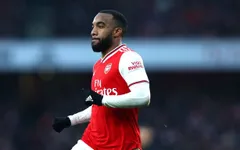 Lacazette nên thấy xấu hổ vì hành động của mình