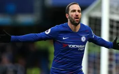 Higuain bất ngờ "sụt xịt", Chelsea lo sốt vó