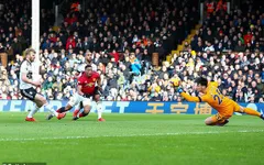 VIDEO Martial dẫn bóng như chỗ không người ghi bàn thứ 2 cho Man Utd