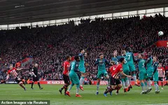 VIDEO Southampton 2-1 Tottenham: Gà trống bị "làm lông"