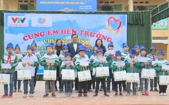 Cùng em đến trường: Trao tặng 500 suất quà cho học sinh nghèo vượt khó tỉnh Hải Dương