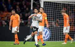 Cựu sao Arsenal chơi như "lên đồng", người hâm mộ thêm ghét Arsene Wenger