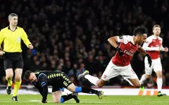 ẢNH: Arsenal thắng dễ Napoli ở tứ kết lượt đi Europa League