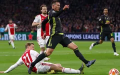“Nội gián” ở Ajax tính chuyện hất cẳng Barcelona